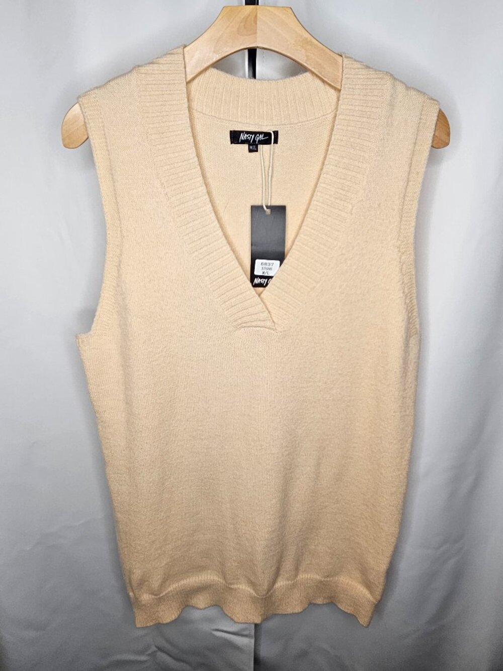 NWT Nasty Gal Cream Sleeveless V-Neck Knit Sweater Vest Size M/L